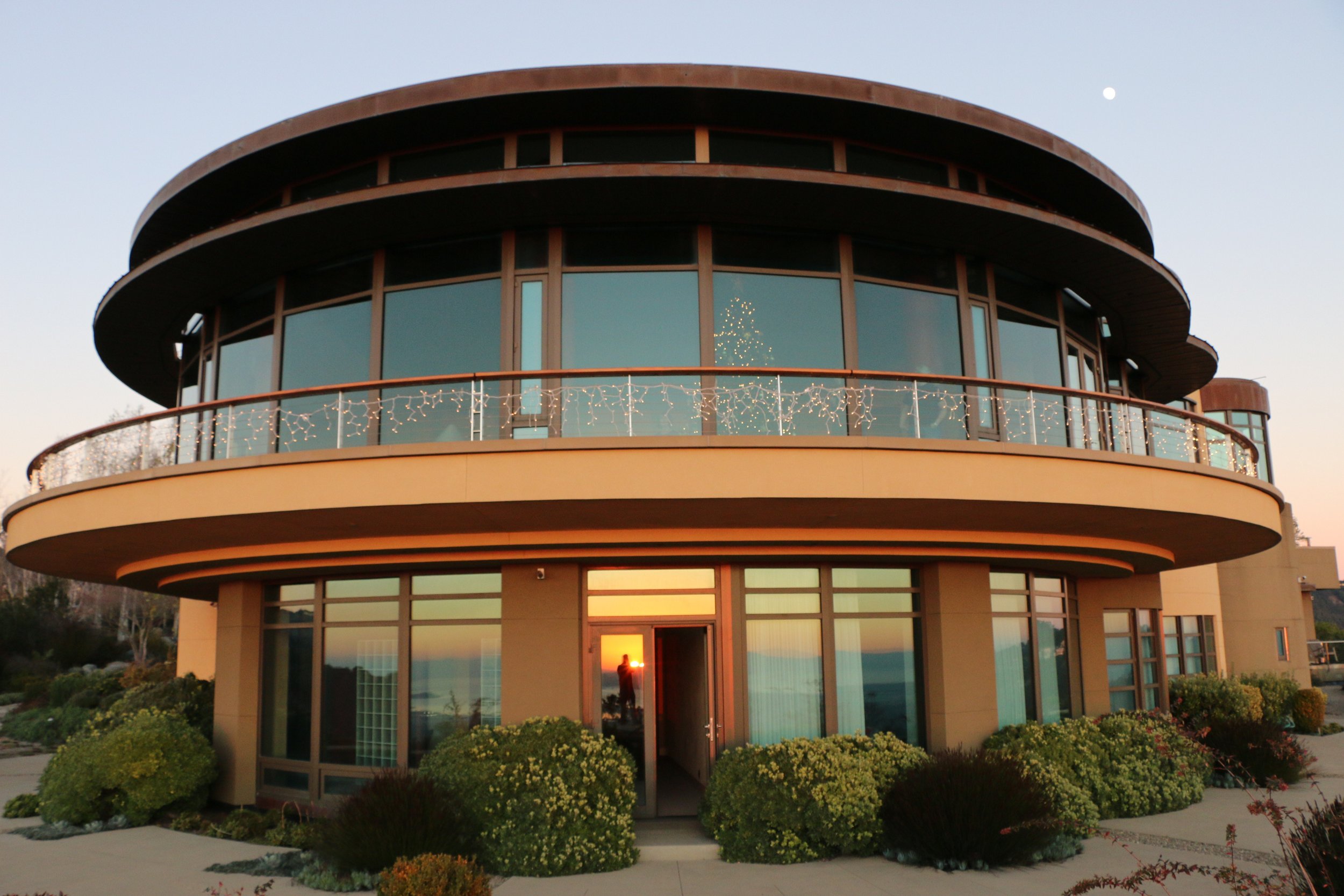 architecture-building-daylight-296109.jpg