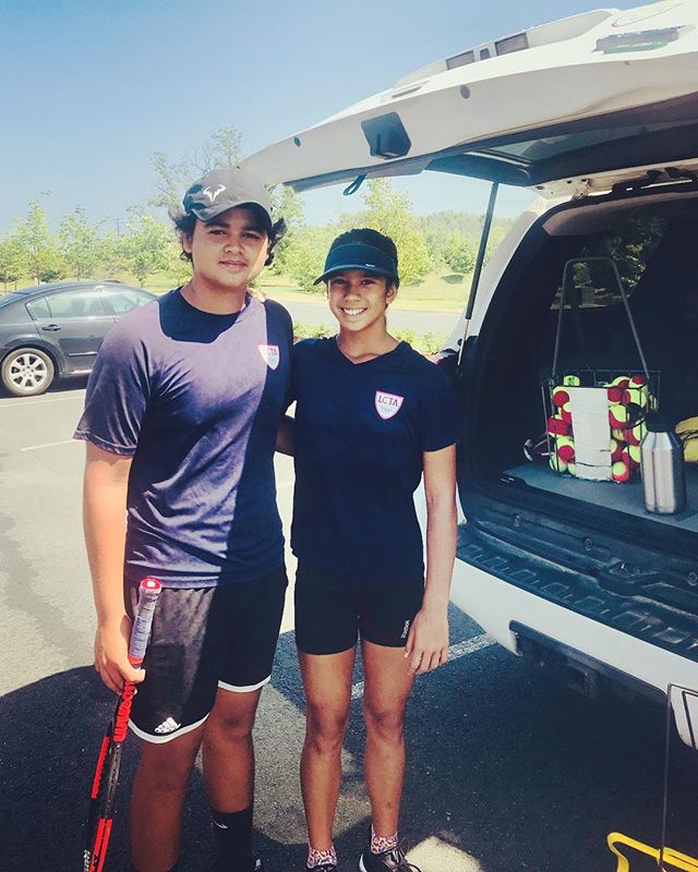 👀 Look who came out to help in Lenah Mill this morning.🌞
.
.
.
Eva☺️👸🏽🤗💚🎾🏐 #lenahmill #tennisfamily #tennislove #tennisfun #loudountennis #thisisloudoun #loveloudoun #volleyball #volleyballgirls #teamtennis #lcta #lrta#queenofthecourt #loudou