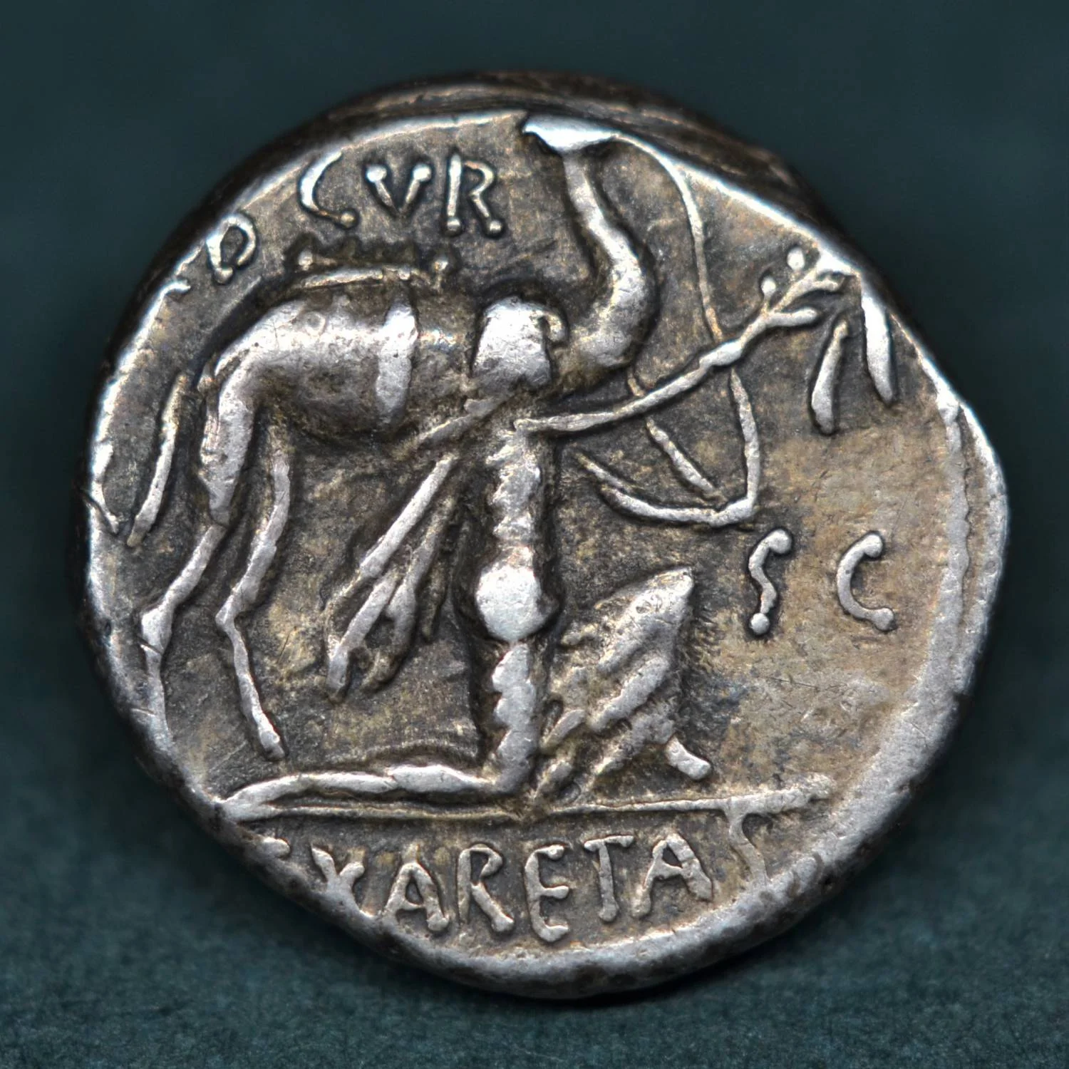 SILVER DENARIUS OF M. AEMILIUS SCAURUS AND P. PLAUTIUS HYPSAEUS, 58 BC.