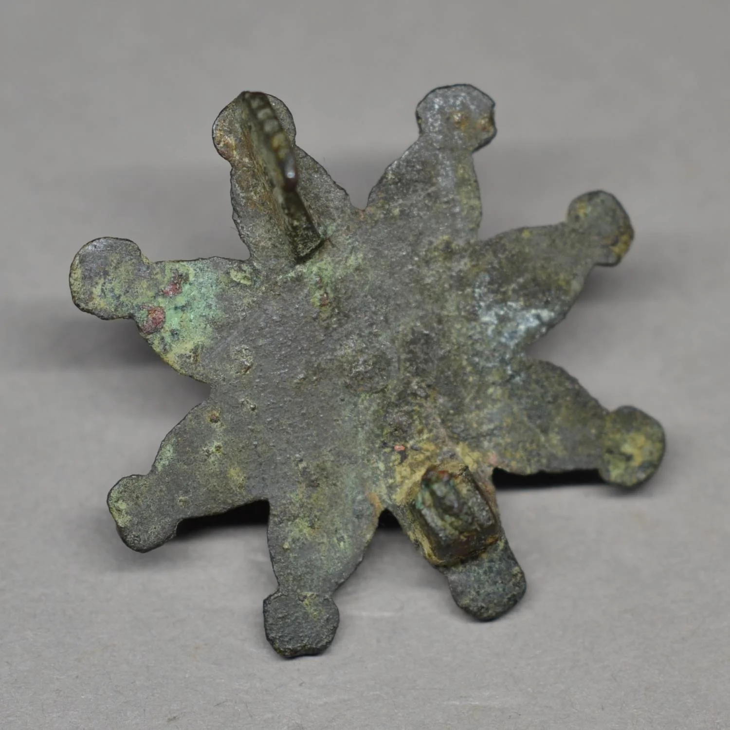 ROMAN BRONZE & ENAMEL FLOWER BROOCH.