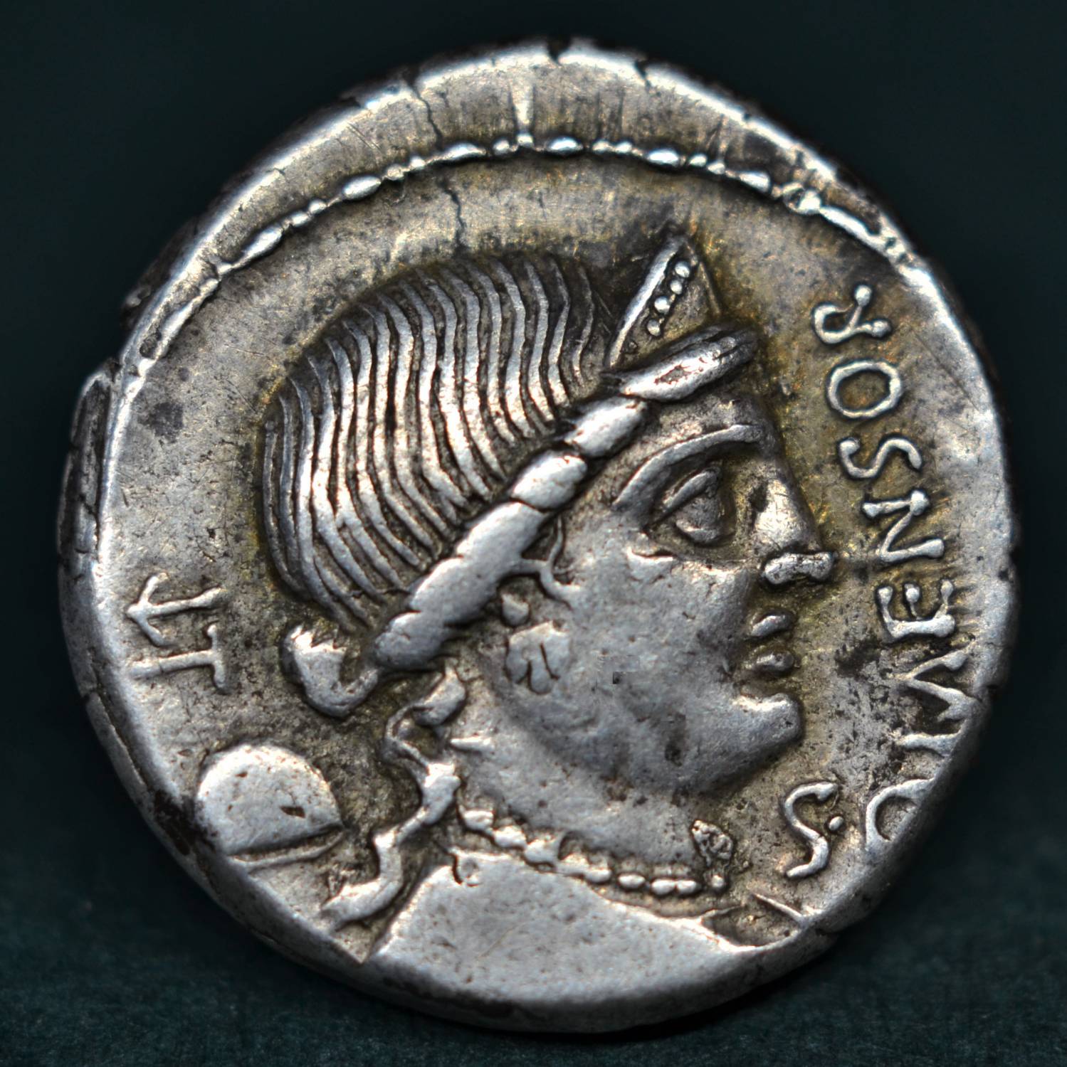 SILVER DENARIUS OF L. FARSULEIUS MENSOR, 75 BC.