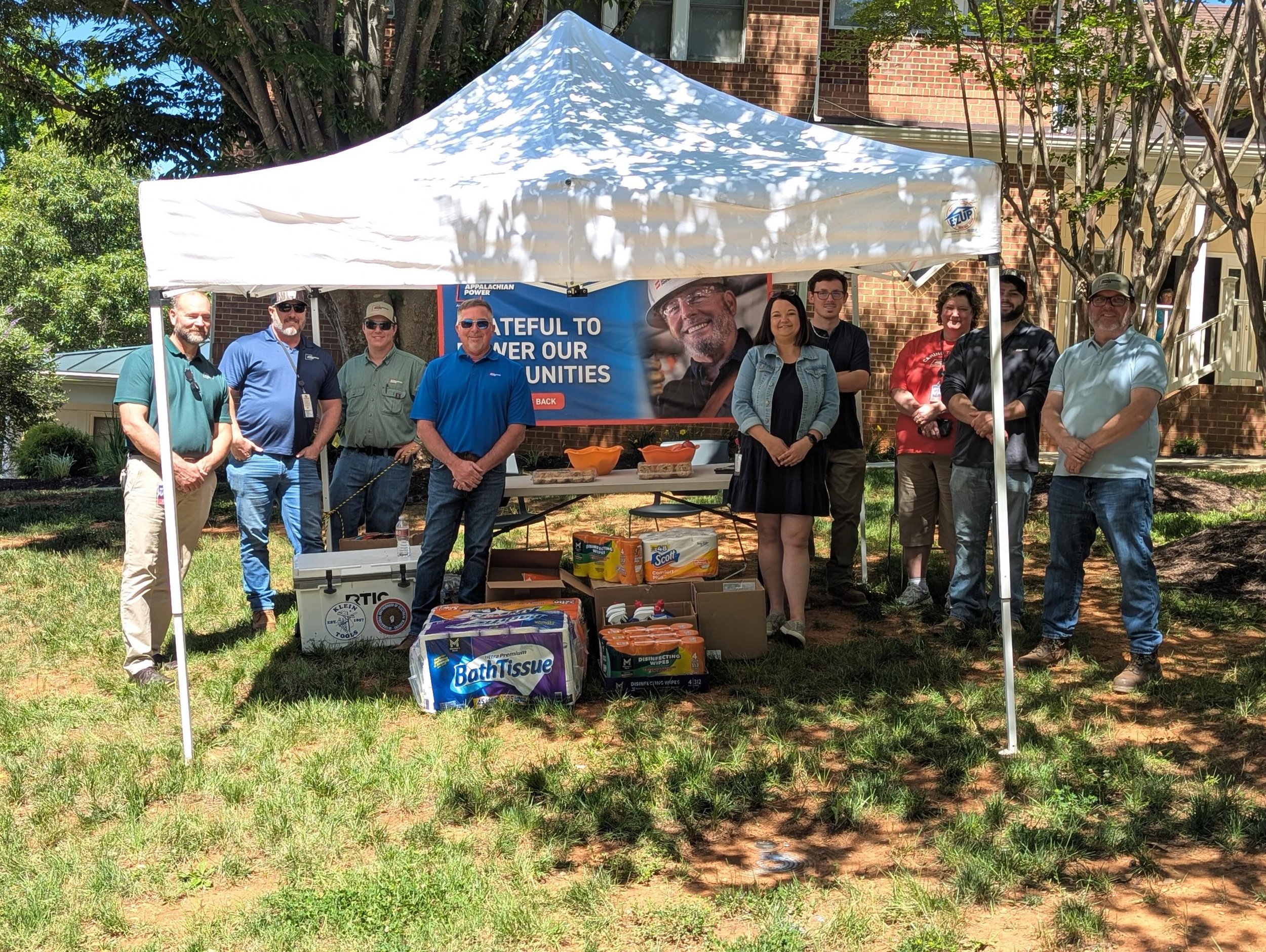 Our friends at @appalachianpowerco stopped by yesterday to demonstrate their incredible commitment to our work ending family homelessness! Their team provided much needed supplies for our new family shelter and provided financial support to ensure th
