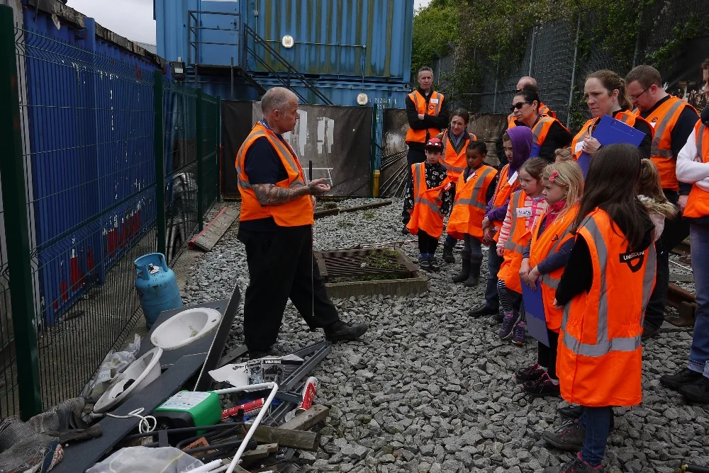 Neil pointing out hazards 2.jpg