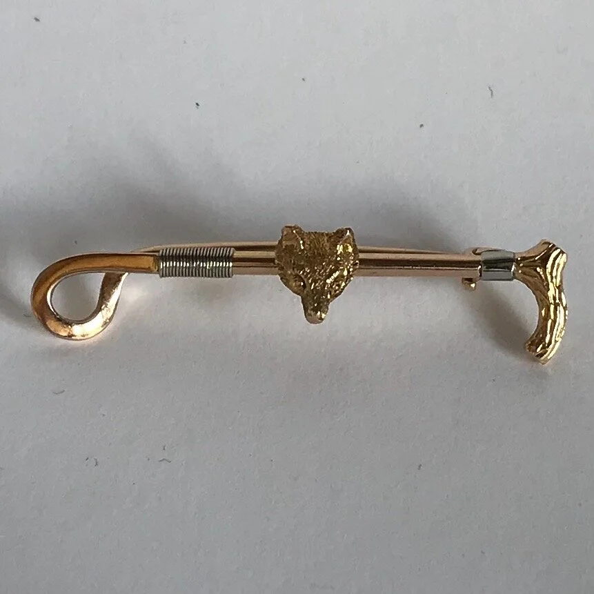 15ct Gold Fox Mask and Hunting Crop Stock Pin