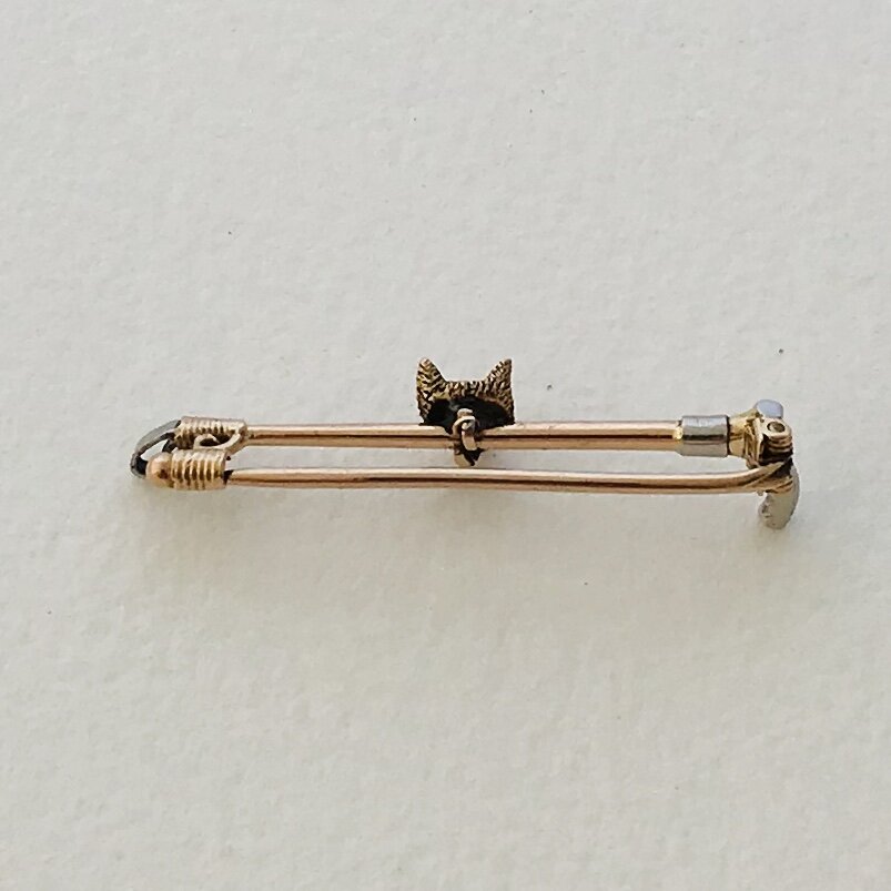 15ct Gold Fox Mask  &amp; Hunting Whip Stock Pin