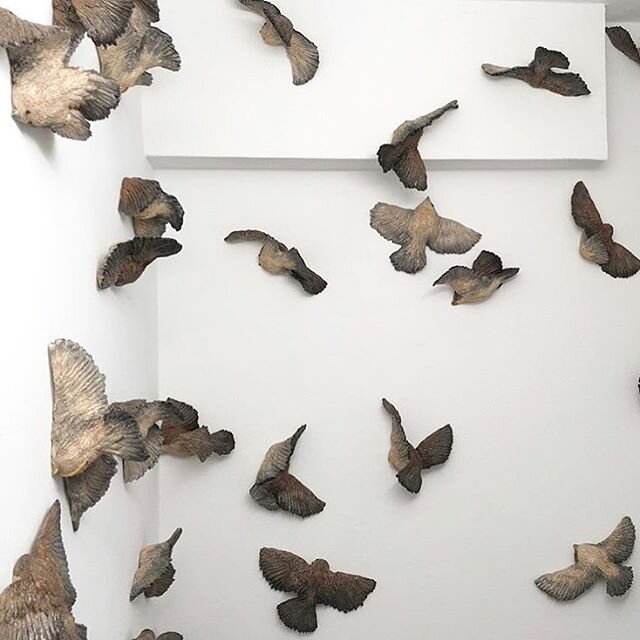 @sebastien.gouju 
For the Birds 👌🏻
2017, glazed eathenware, 60 pieces
Show : La Chambre#16 - Sleep Disorders 
#sebastiengouju #semiosegalerie #ceramics #contemporaryart #artist #artconsulting #artadvisory #artlovers #birds #sculpture #installationa