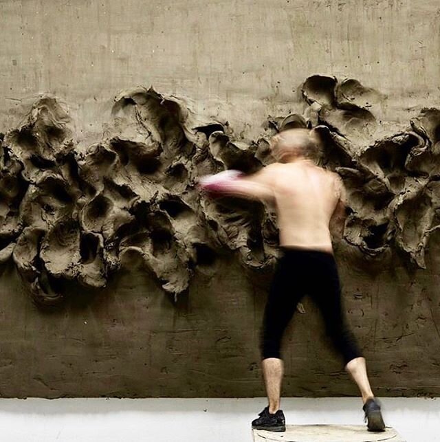 @szilardgasparr !
Performance and sculptural piece from the artist Gaspar Szilard👌🏻 Copyright : @szilardgasparr 
#abstractart #mixmedia #art #artist #performance #painting #sculpture #creation #contemporaryart #art #artadvisory #artconsulting