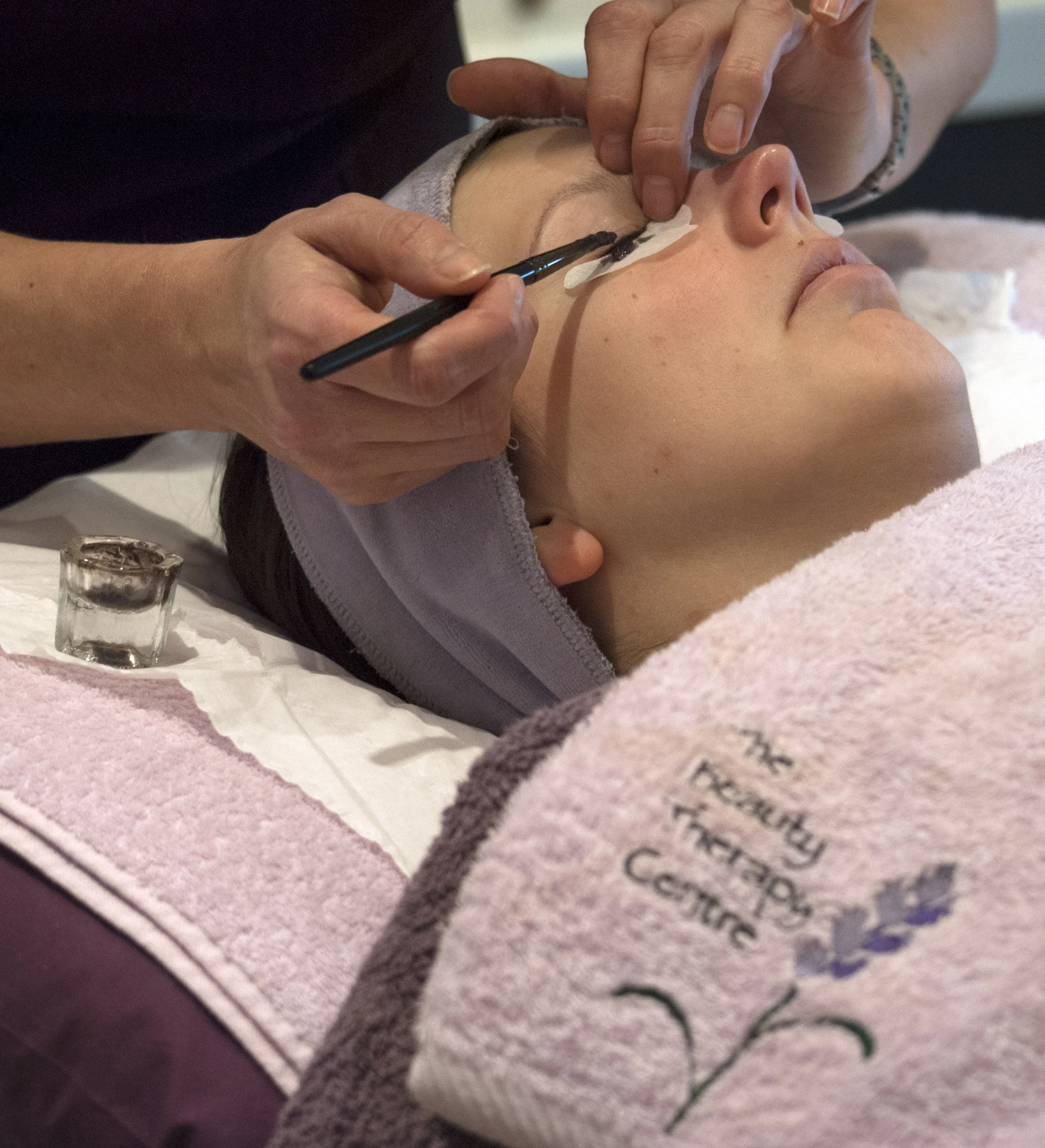 Lash tinting in progress!