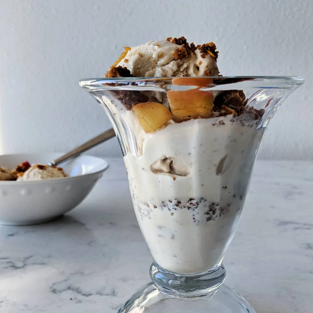 apple_chai_ice_cream_sundae_with_streusel.jpg