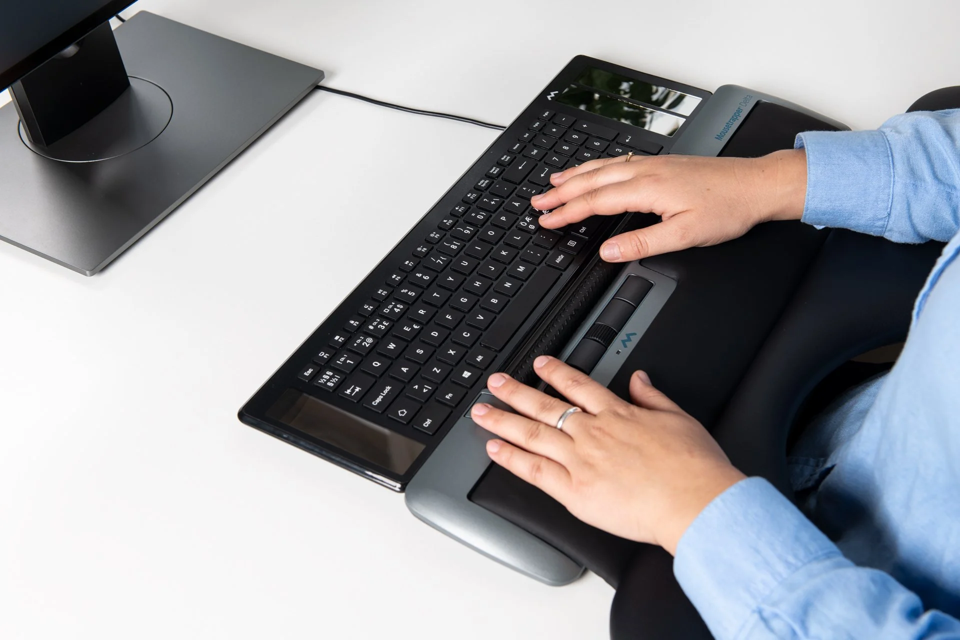 Delta-Extended-Grey-Office2_web.jpg