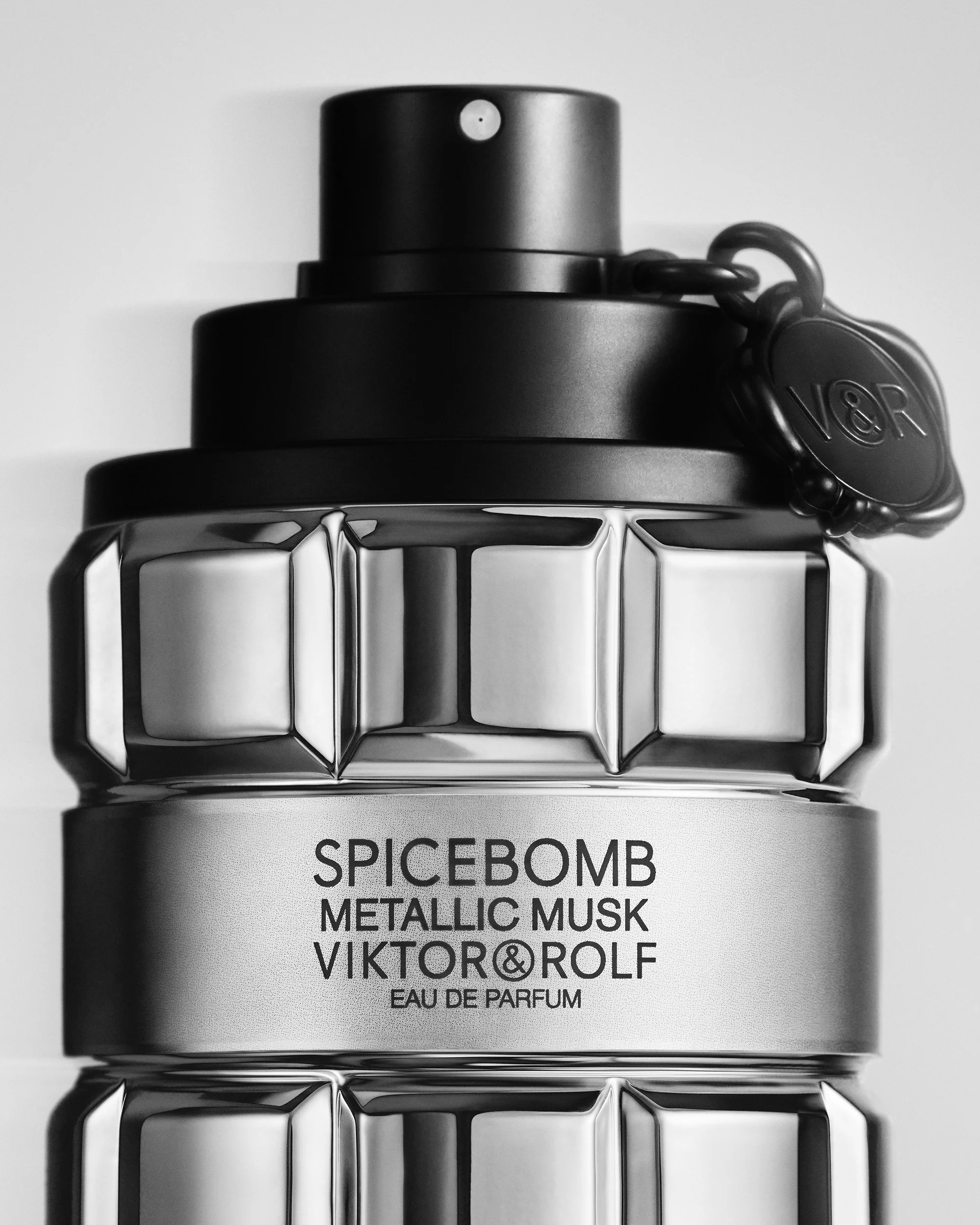 vr_frag_2025_Spicebomb_MetallicMusk_PackshotMain_4-5_3614274293890.jpg