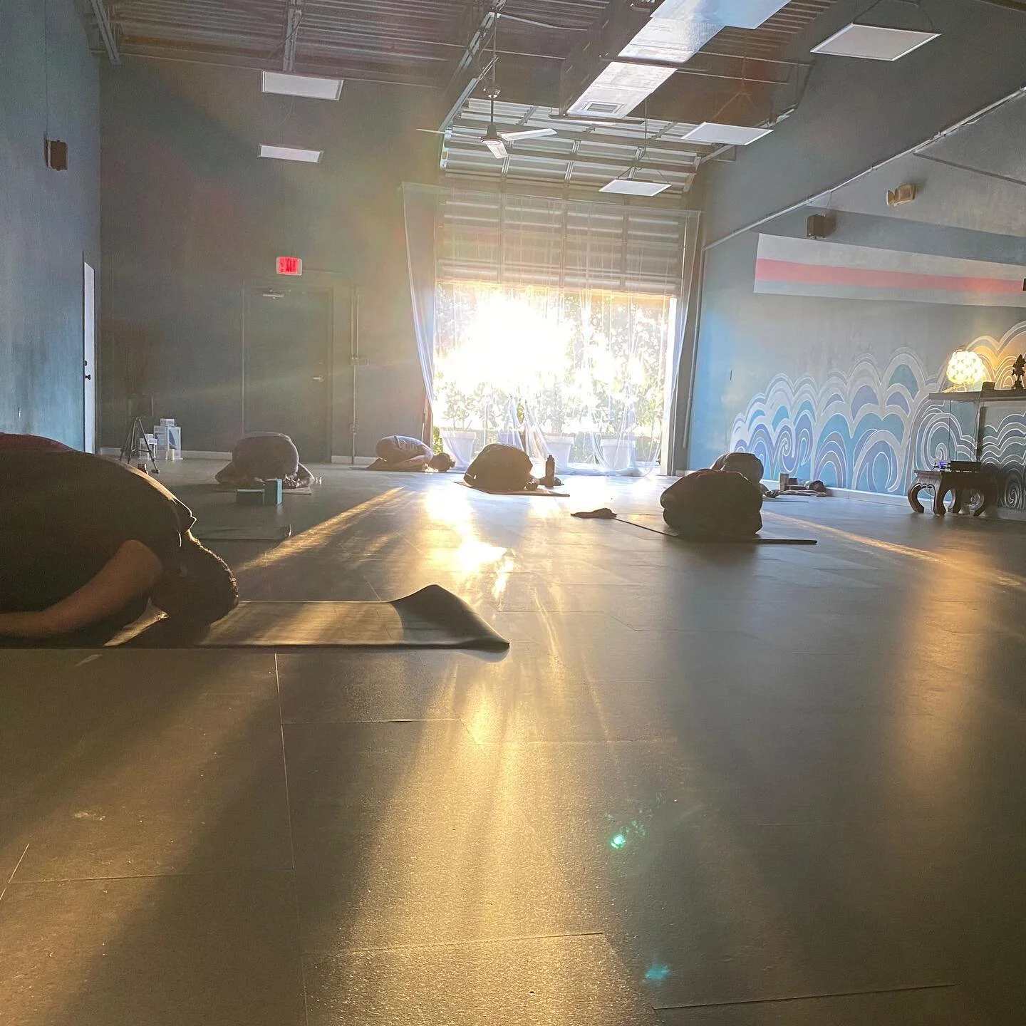 Come bask in light, movement, breath and love with us this weekend.β€οΈπ§‍βοΈπ
Friday! 
9:30am Vinyasa Flow w/Cora
Livestream & In-Studio 
5pm Yin Yoga w/Barbara
 Livestream & In-Studio
Saturday 
8:30 Vinyasa Flow w/Cora
Livestream &