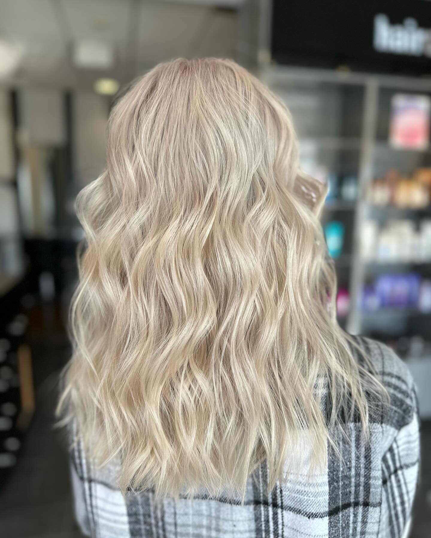 ~ global blonde ~ root retouch ~ beachy waves ~ blondie ~ 💟  #moncton #monctonNB #NB #newbrunswick #explorenb #dieppe #shediac #riverview #monctonhairstylist #newbrunswickhair #newbrunswickstylist #monctonhairsalon #eastcoasthair #supportlocal #atla