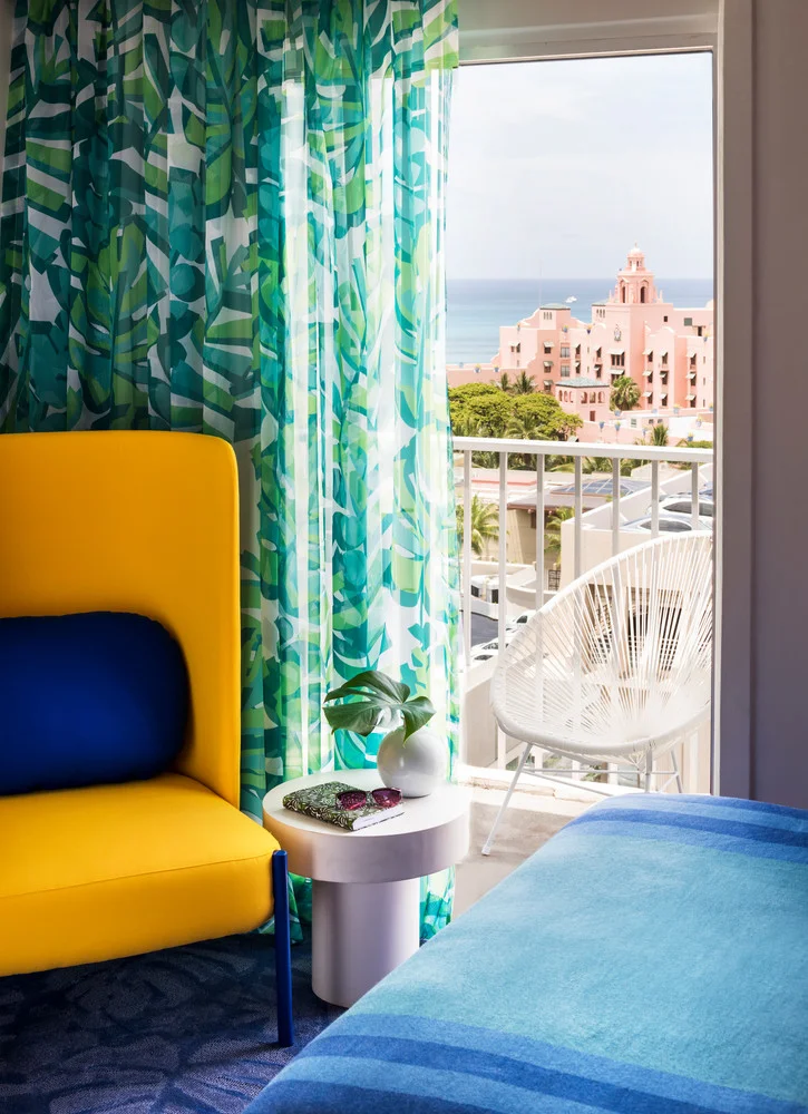 we-found-the-most-colorful-hotel-in-america-5b450d9c727e7f083ec27c62-w1000_h1000.jpg