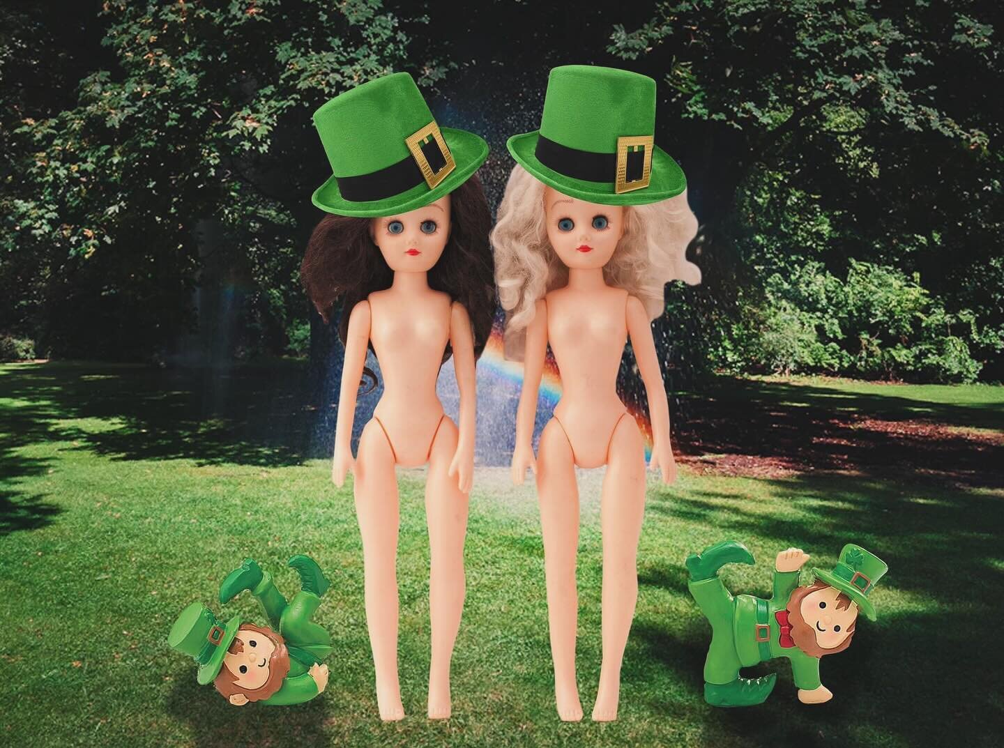 &ldquo;Today, we&rsquo;re getting lucky with our little friends.&rdquo; - Paige

#paige #ginger #paigeandginger #adventures #naked #nude #nudistlife #dolls #dollstyle #dollstory #dollstories #dollstagram #dollsofinstagram #art #stpatricksday #green #