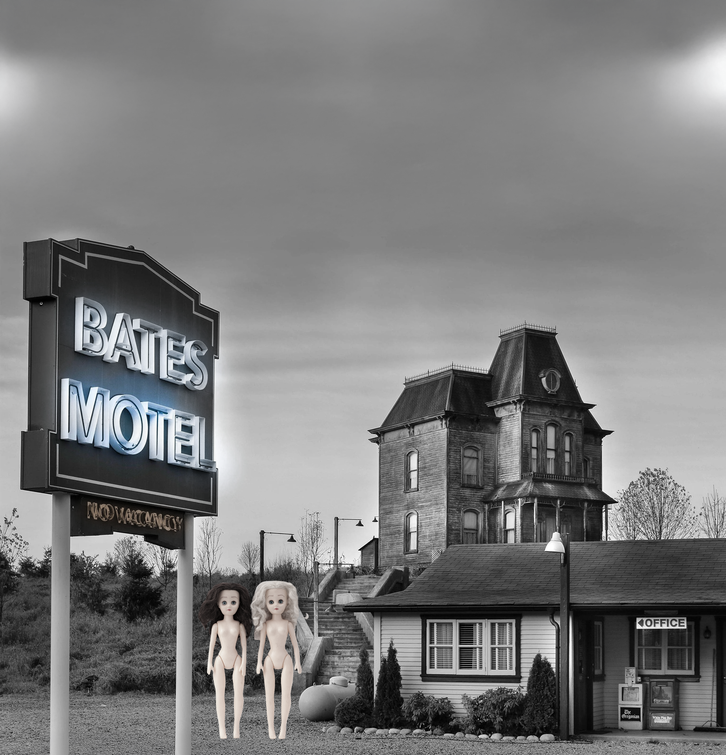 Paige and Ginger in front of the Bates Motel