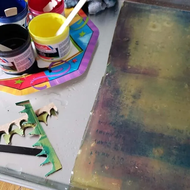 What I like about geli printing is that it is versatile and so easy to set up, and if you need to walk away from it (read: baby wakes up) it doesn't ruin any of your studio supplies! I nabbed this injera from Ethiopian lunch today to see if it can gi