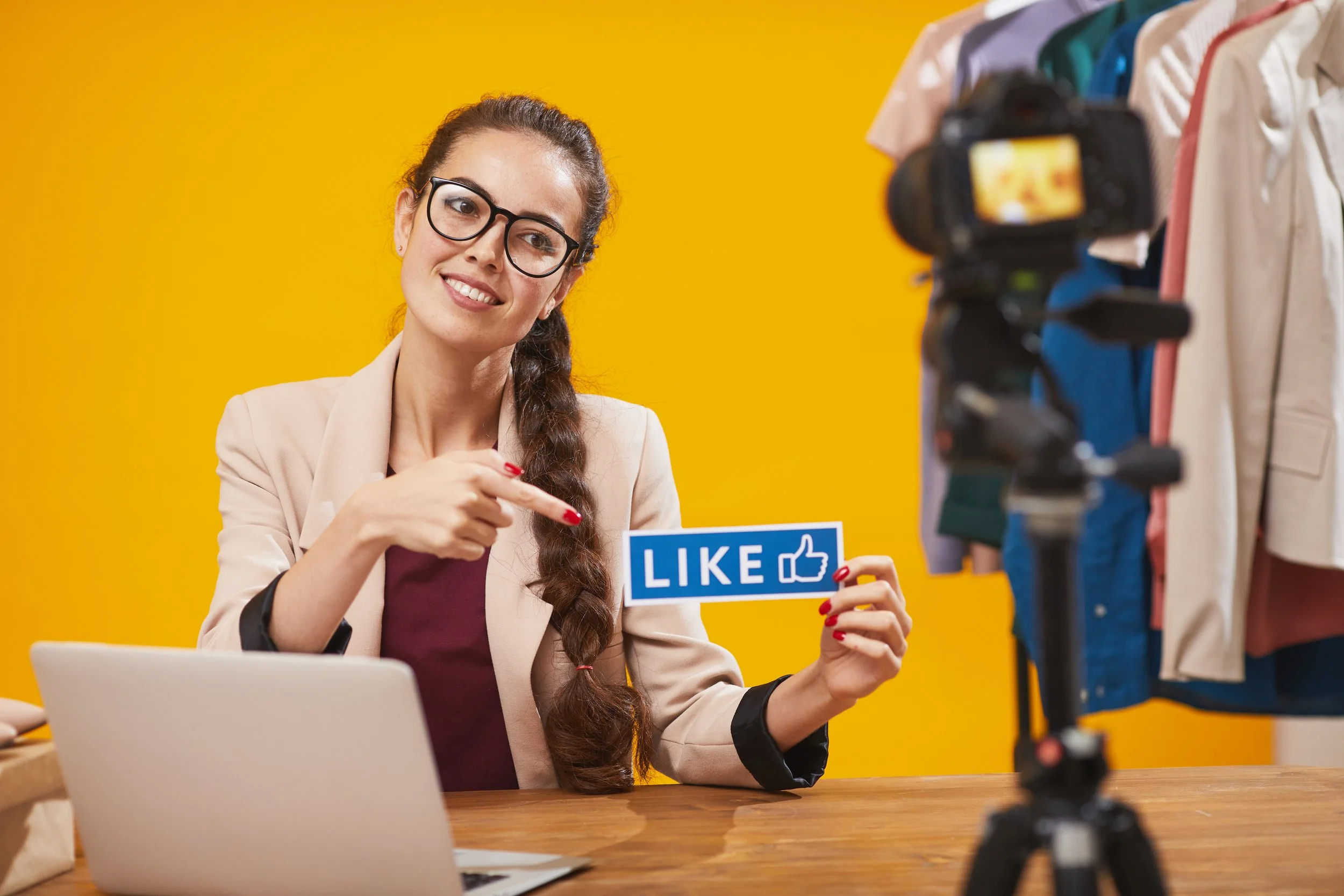 Social_Media_Influencer_Holding..._original_548448.jpg