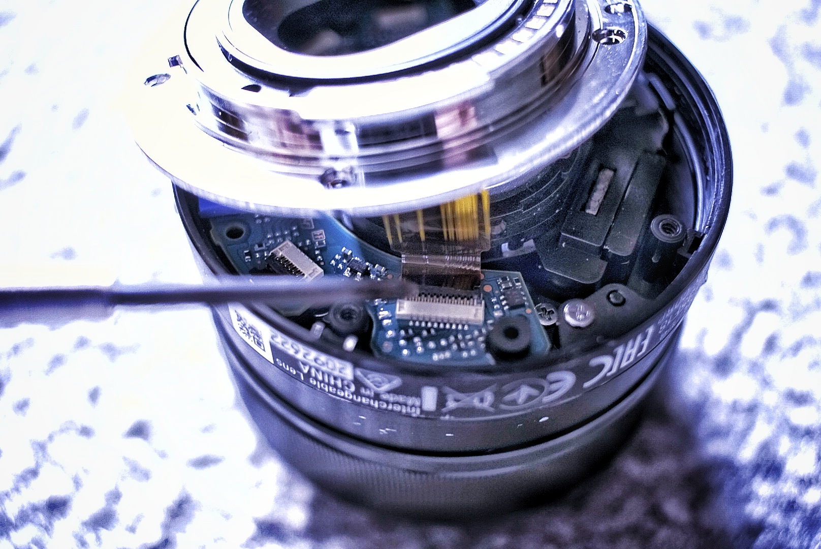 Here you can see where the clip is located and the loose ribbon cable; the problem.