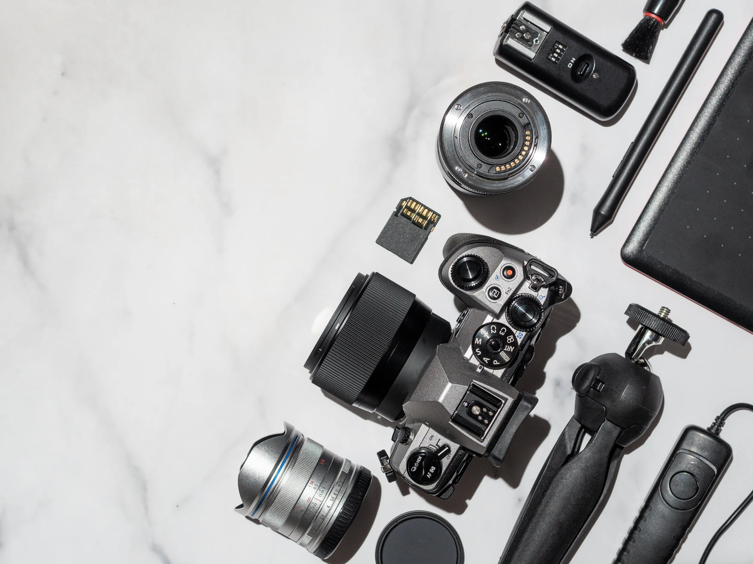 Camera_And_Accessories_Background_original_1673364.jpg