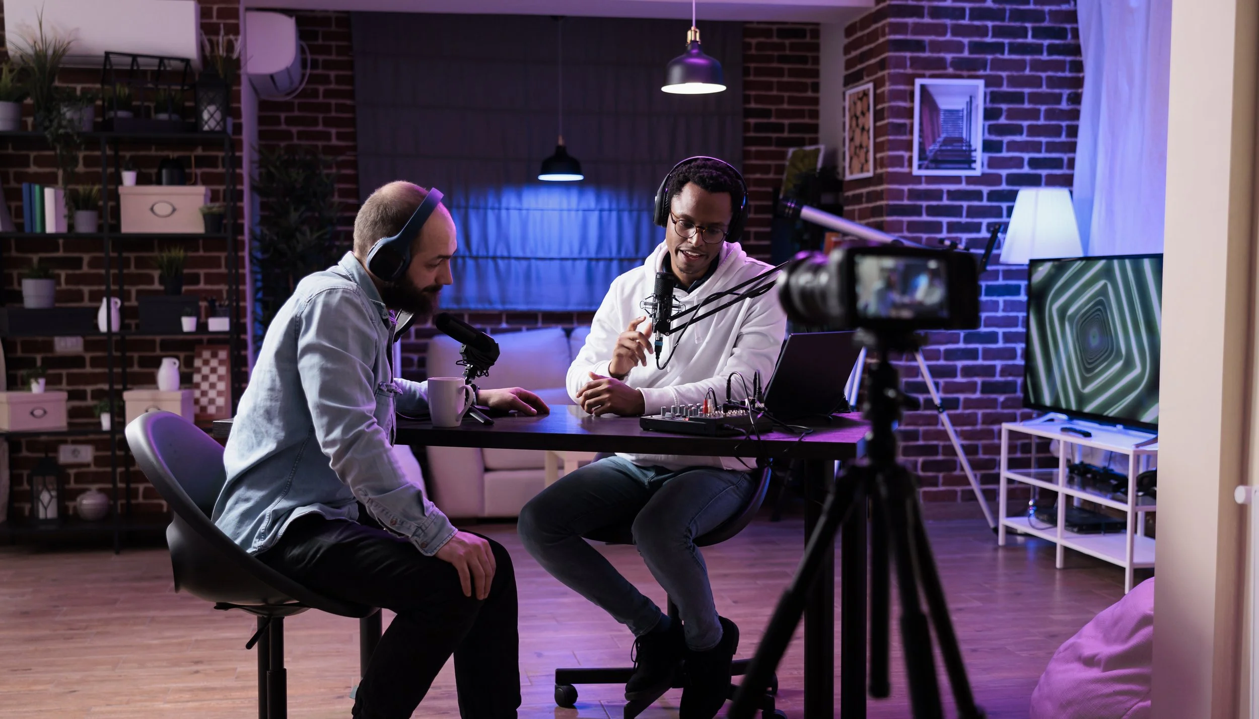 Influencers_Recording_Online_Podcast_original_1161037.jpg