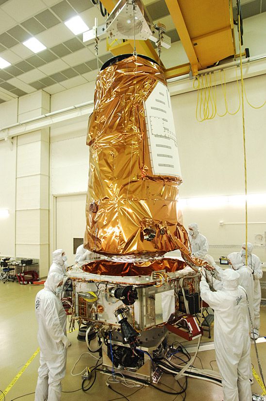 The photometer being lowered onto the spacecraft prior to launch. Image : https://kepler.nasa.gov