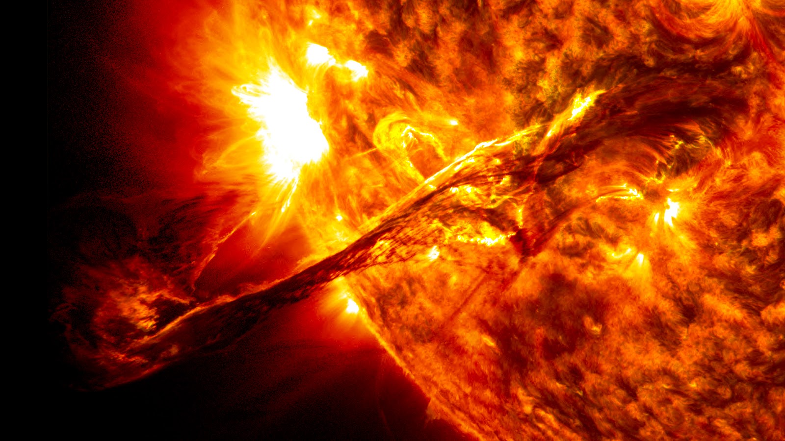 A solar prominence (filament) rises hundreds of thousands of kilometers from the Sun's surface before collapsing. Credit: NASA’s Goddard Space Flight Center