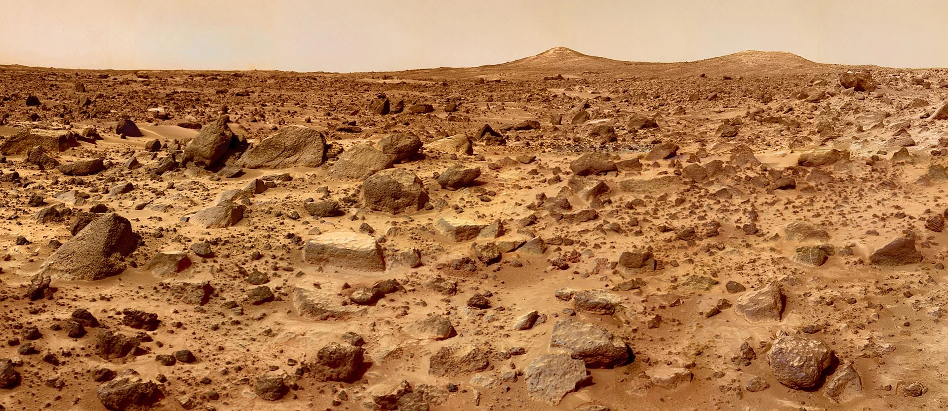Image from the Pathfinder mission, taken in the Ares Vallis flood plain. The mess of rocks of all shapes and sizes were deposited during an ancient mega-flooding event. If any actual geologists are reading this caption, please humor me until Part 2 below. I'm mereley presenting the evidence as it is often presented to the public.