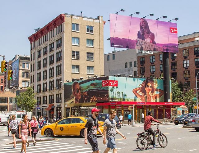 @rayban @luxottica Everywhere #outdoormediagroup #rayban #raybans #sunglasses #sunglass #soho #shades #ooh #oaaa #outdooradvertising #outofhomeadvertising #newyork #nyc #billboard #skylineooh #oohmedia #advertising #skylineooh