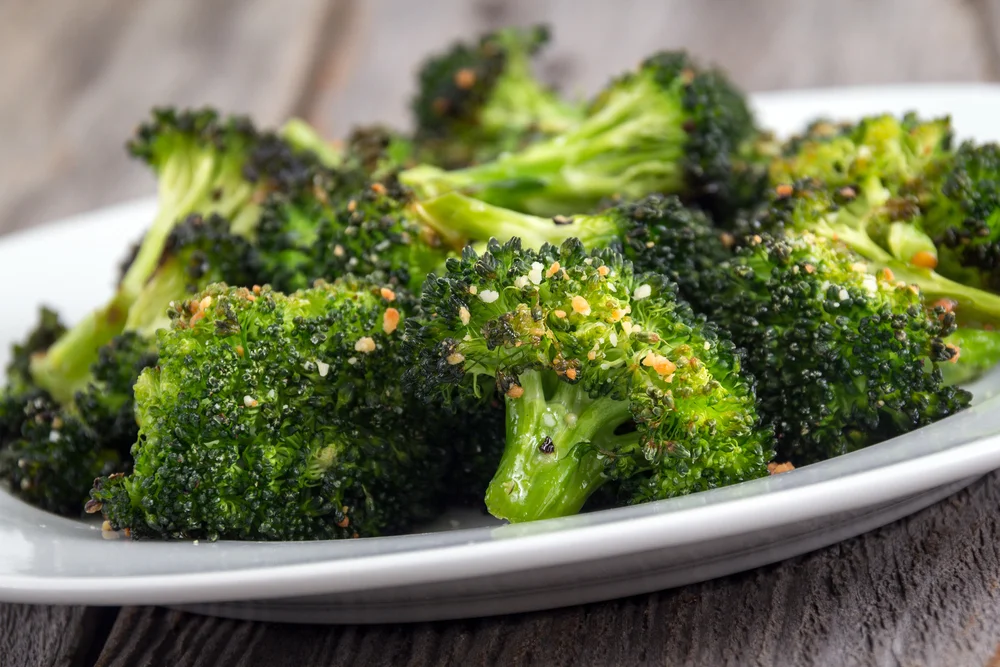 Lemon Roasted Broccoli with Almonds | The Tish Kitchen | Food & Lifestyle Blogger