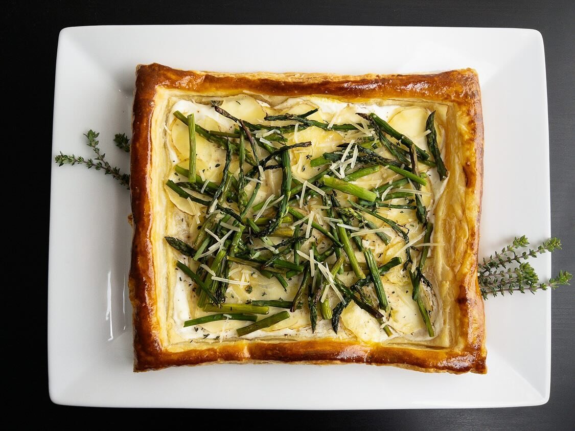 Australia 🇦🇺 2024: Asparagus and New Potato Tart. 
Simple, veggie, tart. 
Sharing a simple and delicious recipe adapted from Australian chef and legend Bill Granger. 
.
.
.
#f1cookbook #f1food #f1cooking #f1  #formula1 #food #f1foodie #cooking #int