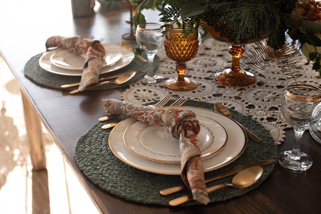 colored class and lace on vintage 70s table decor
