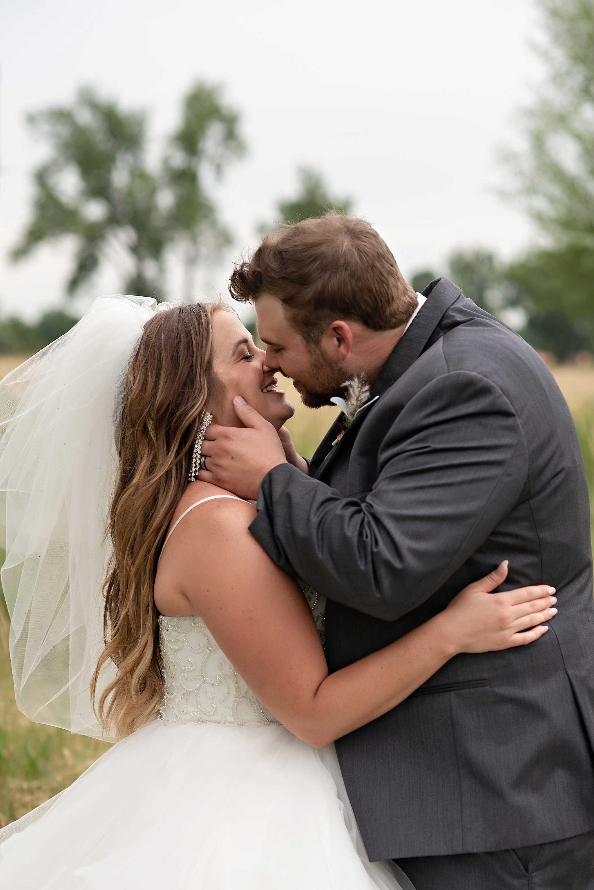 wedding portraits kate jones studios sioux falls south dakota wedding photographer