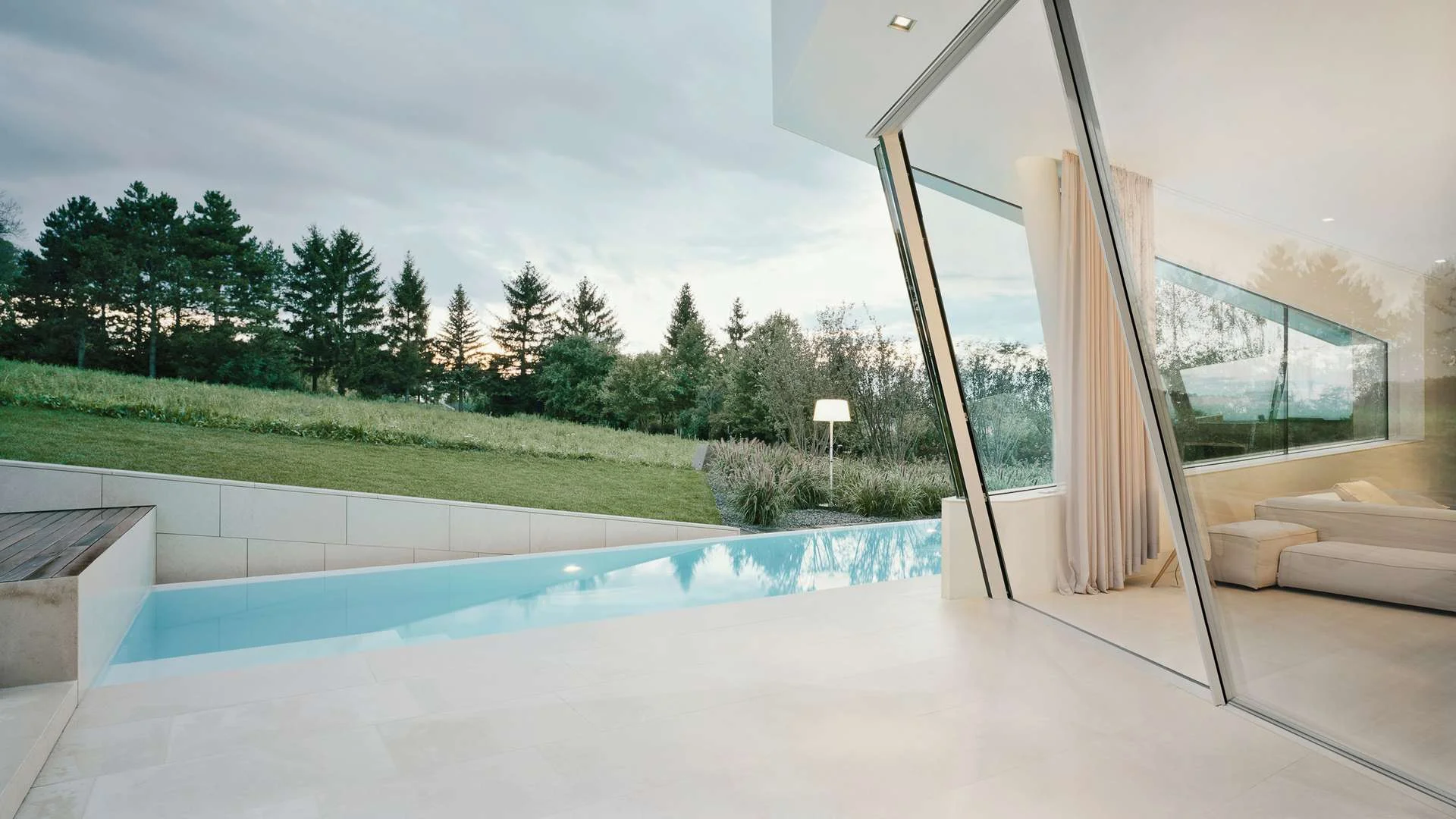 SKY-FRAME Sloped