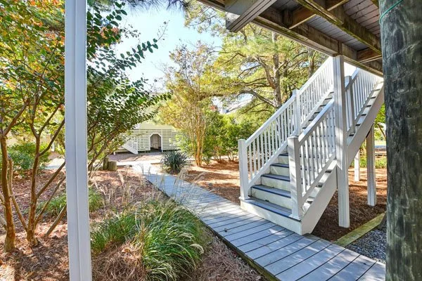 rearsteps_beachpath.jpg