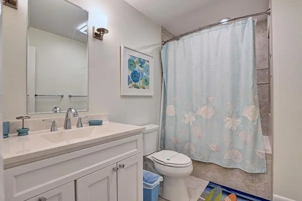 secondfloorsharedfullbathNEW.jpg