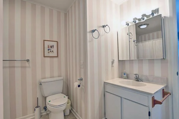zfirstfloorfullbathNEW.jpg