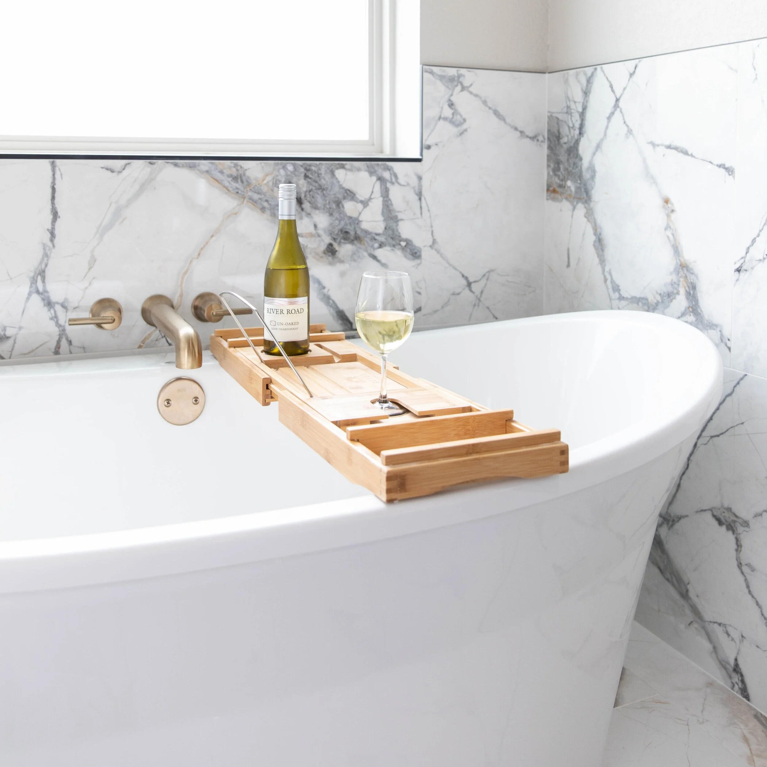 A Kitchen and 5 Bathrooms