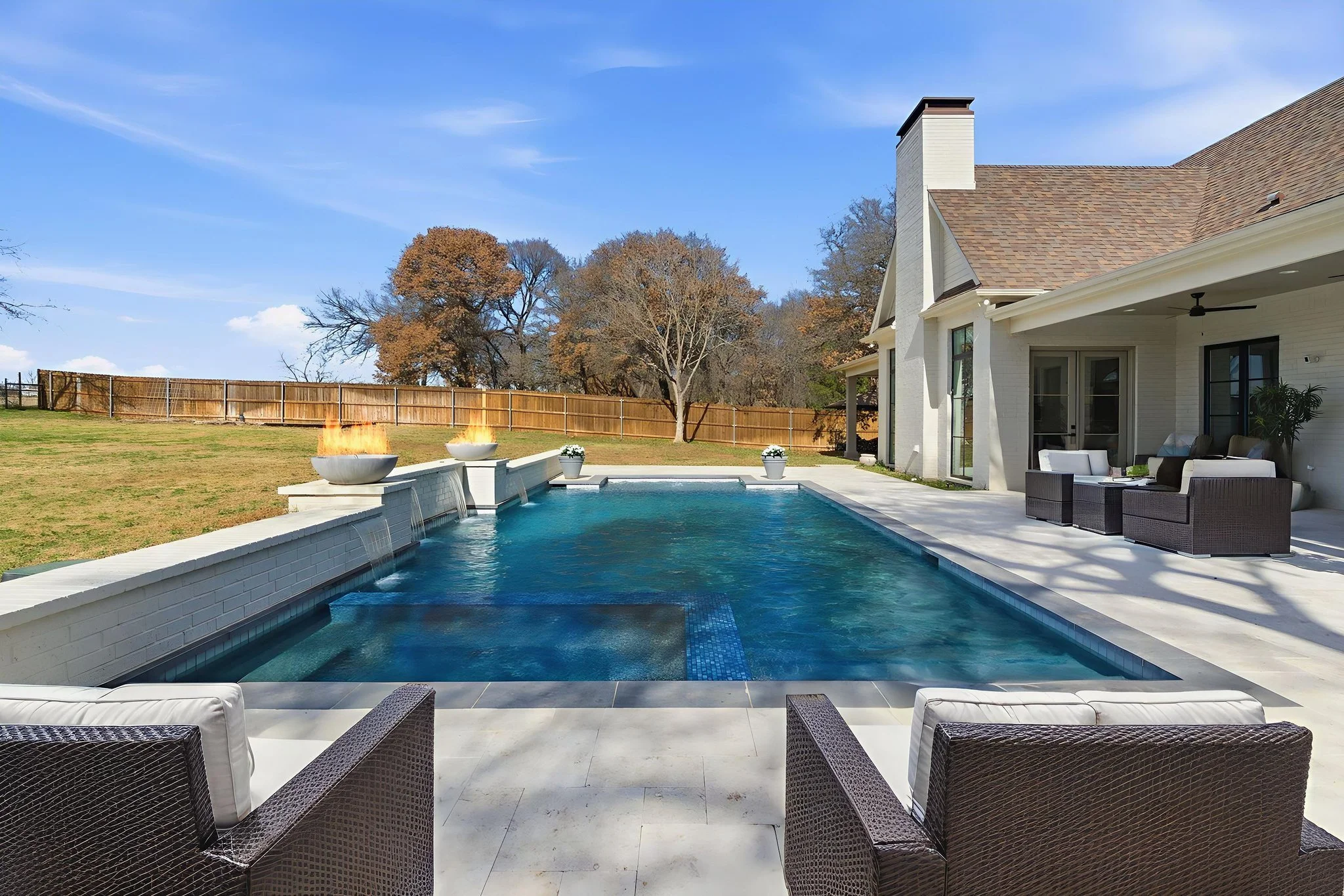 16-web-or-mls-DSC01591-Edit virtually staged.jpeg