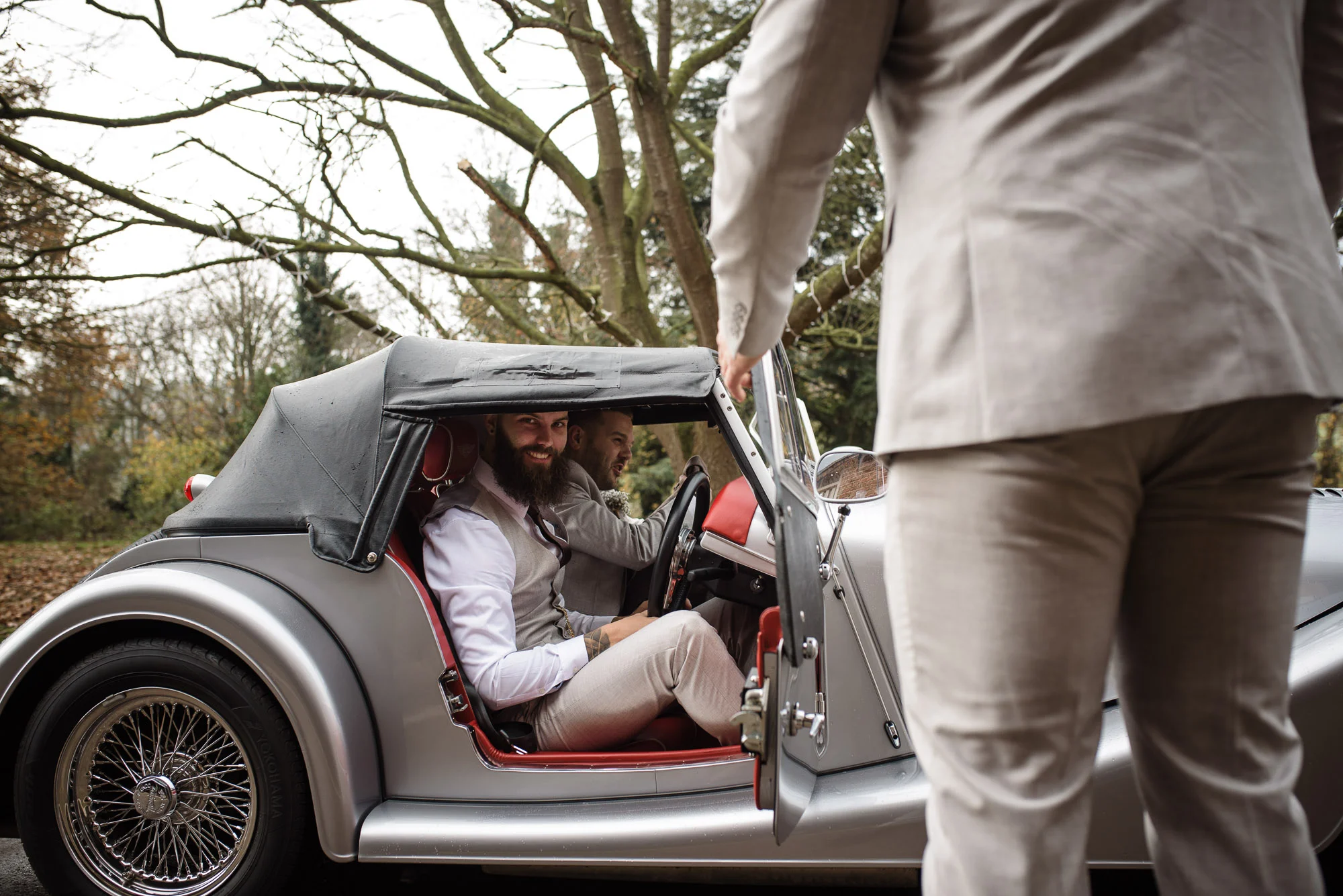 Groom arrives by Morgan
