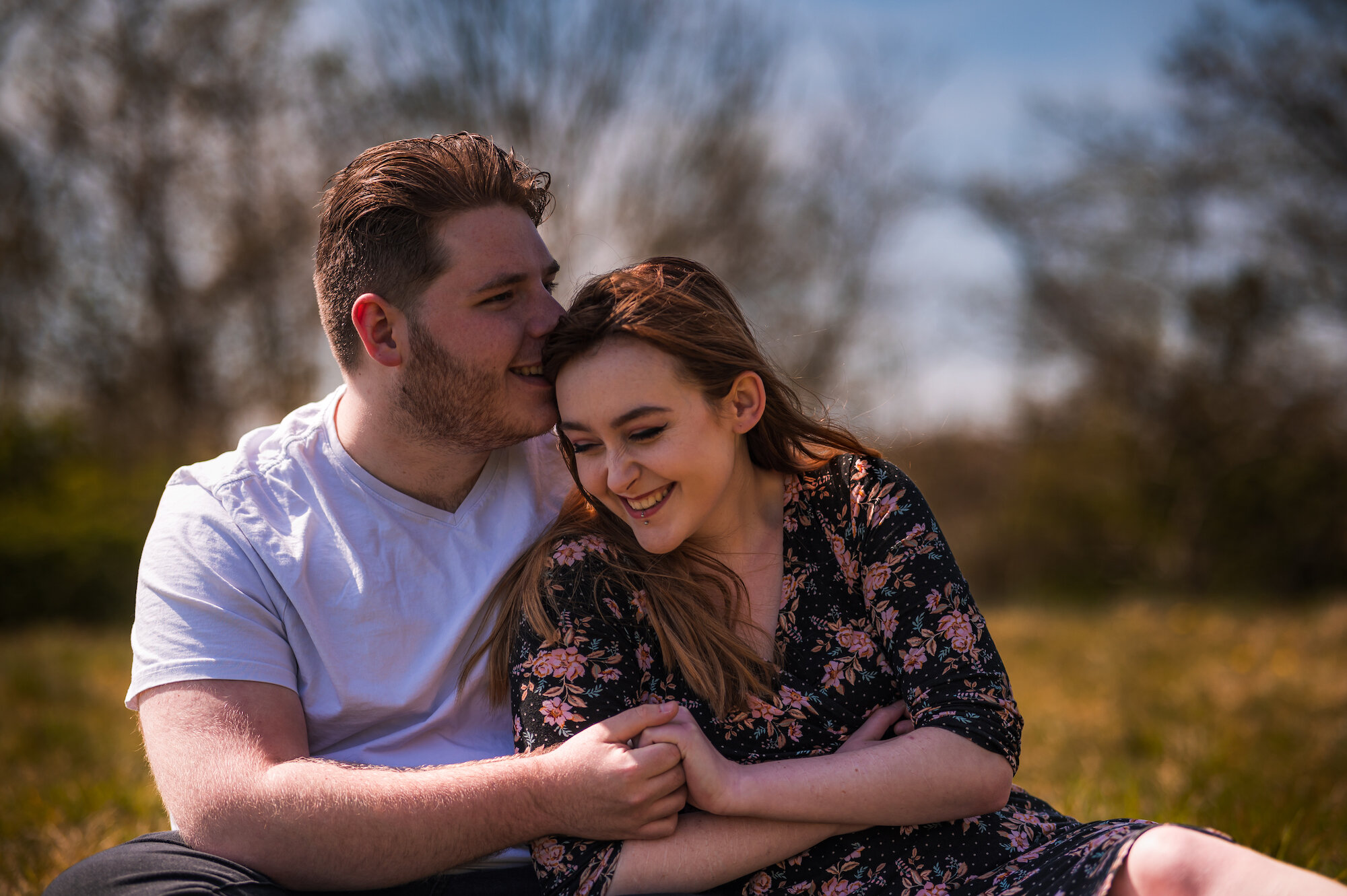 Couple sitting in the sun, couple cuddling