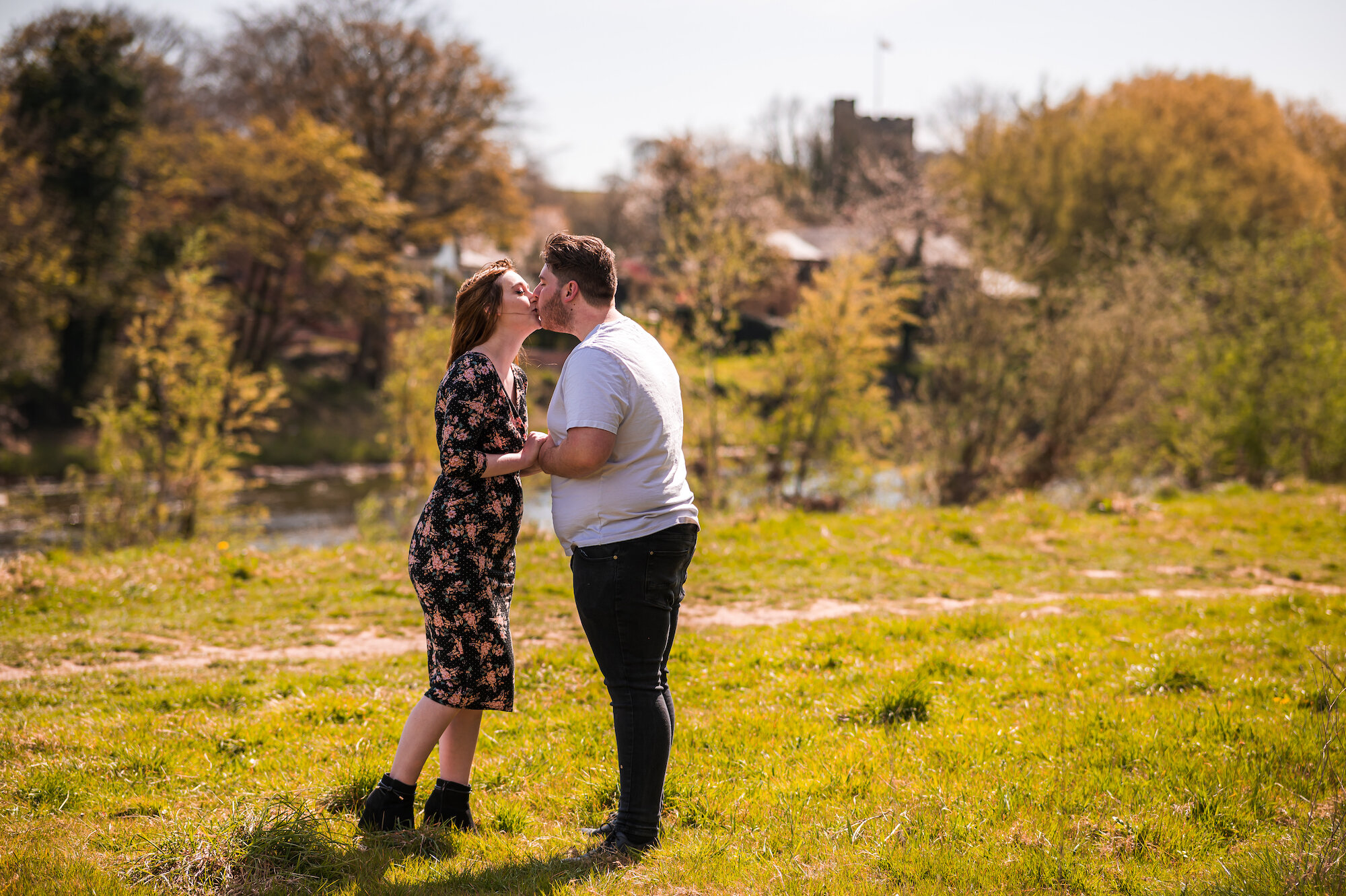 Ellisse and James kissing