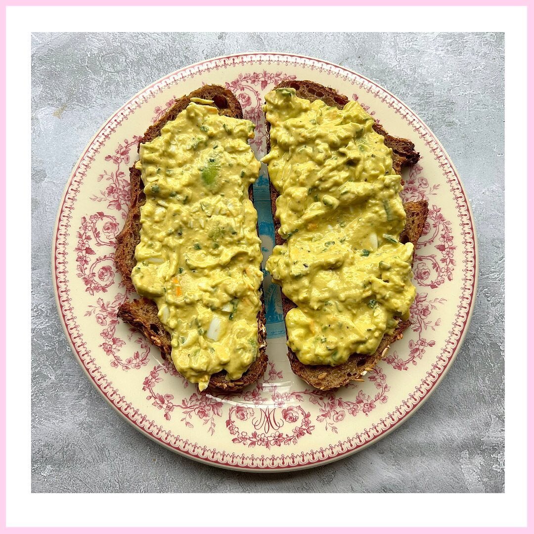 A lunch made for Queens! I jazzed up a normal egg open sandwich by adding avocado 🥑 
Not only am I adding good fats to this classic and reducing the amount of mayo but I&rsquo;m adding more plants into my diet by making a simple addition. 

#tabbiea