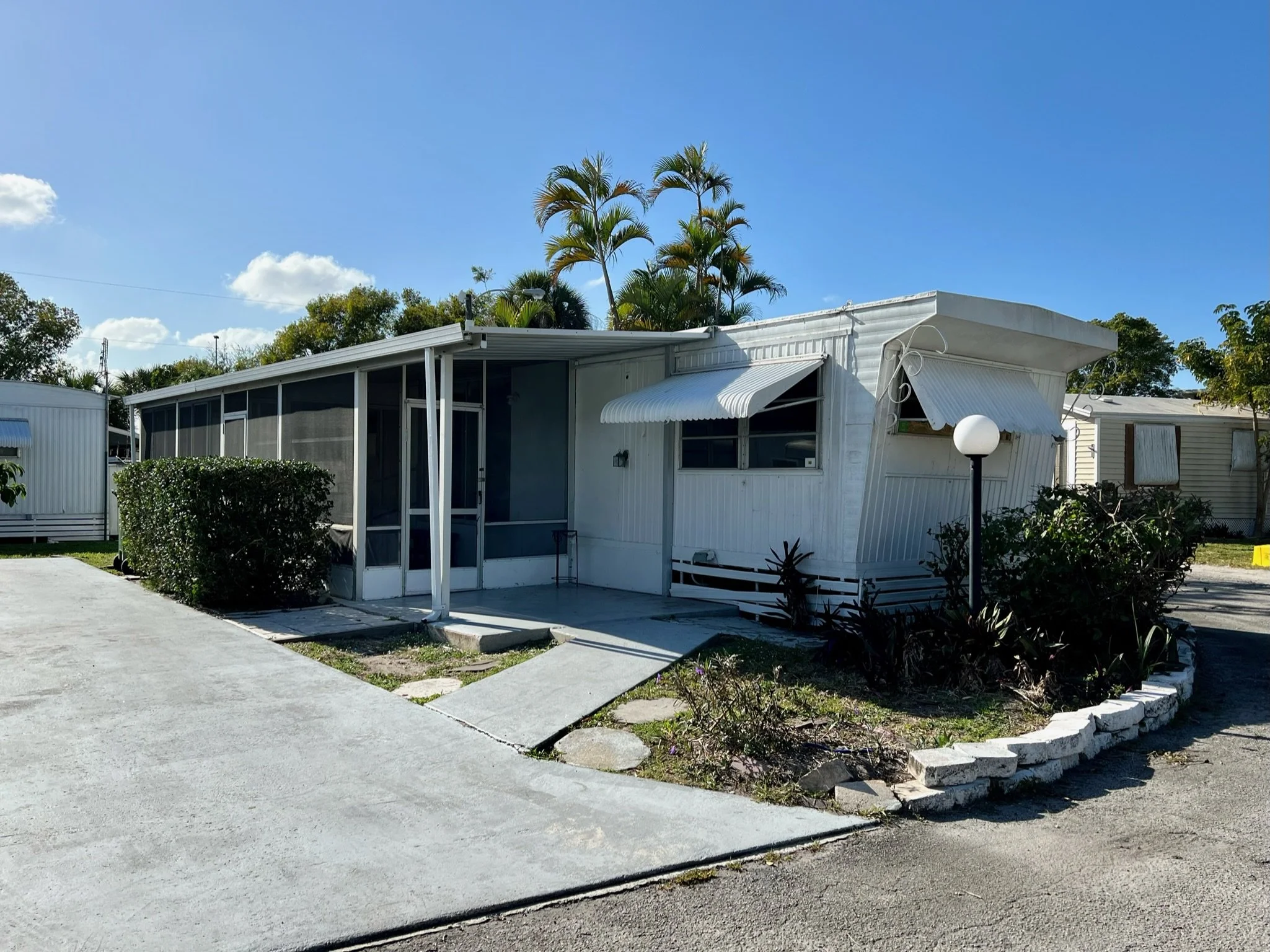 Mobile Homes for Sale at Ramblewood Mobile Home Park in Palm Beach