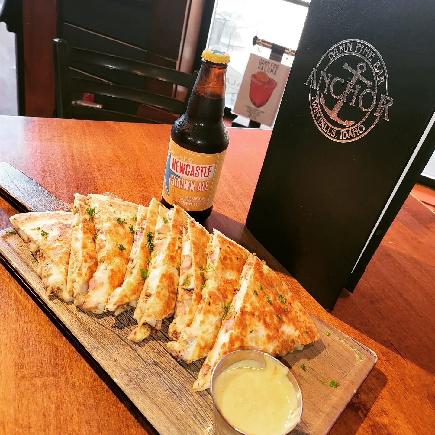 We have a killer chef special today! Chicken  Cordon Bleu Quesadilla with delicious house made Dijon sauce! Come try it with an ice cold beer!!! 🍺 🍻