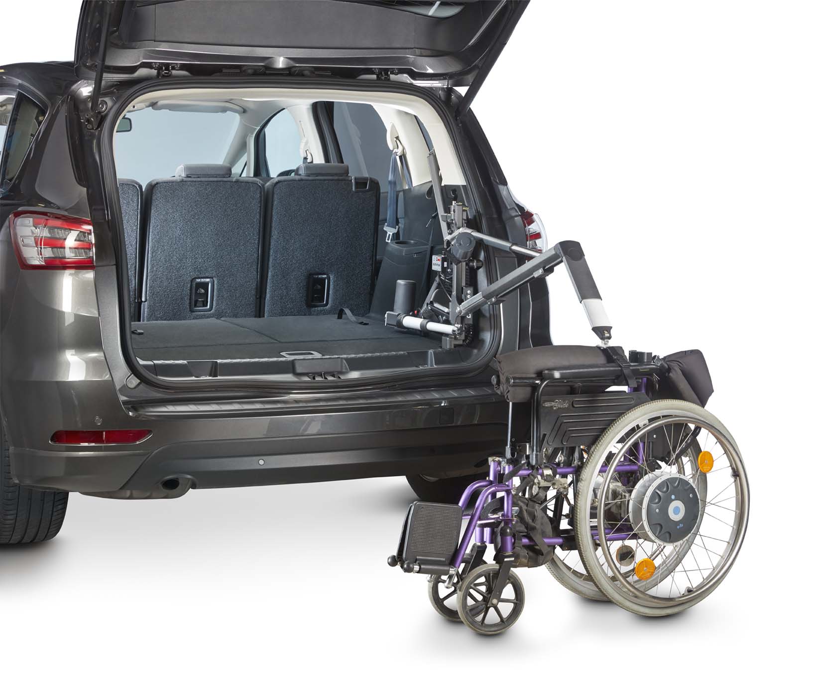 compact_with_purple_wheelchair_sequence_0415_web.jpg