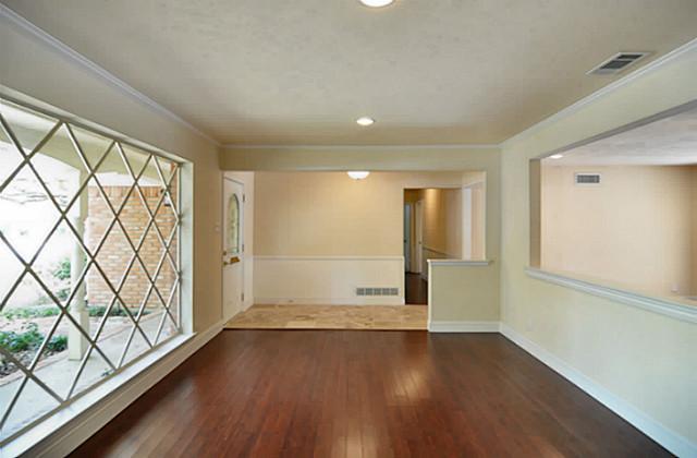 Same photo without paint and staging