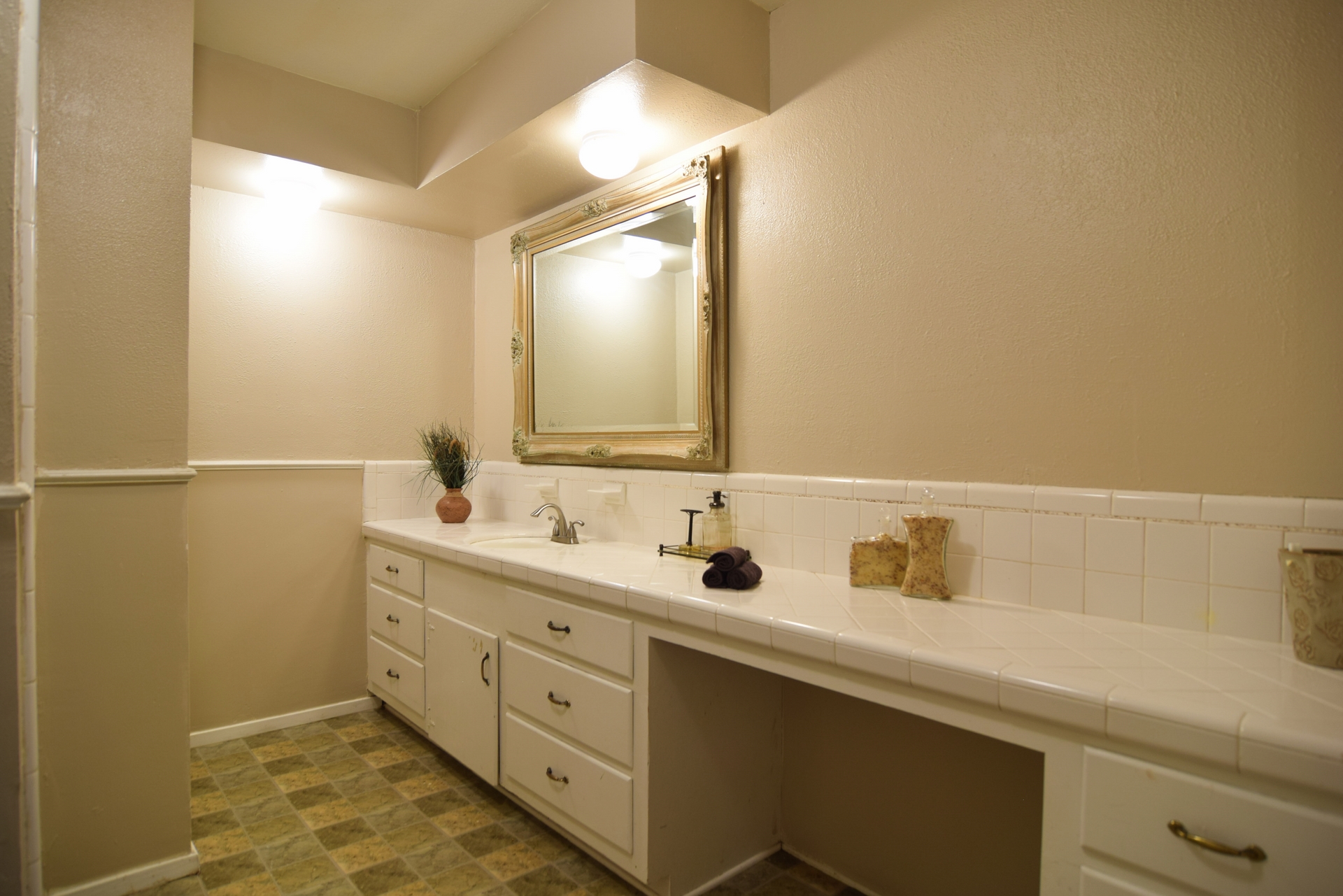 Master Bath 10020 Harwich Dallas TX 75229.jpg