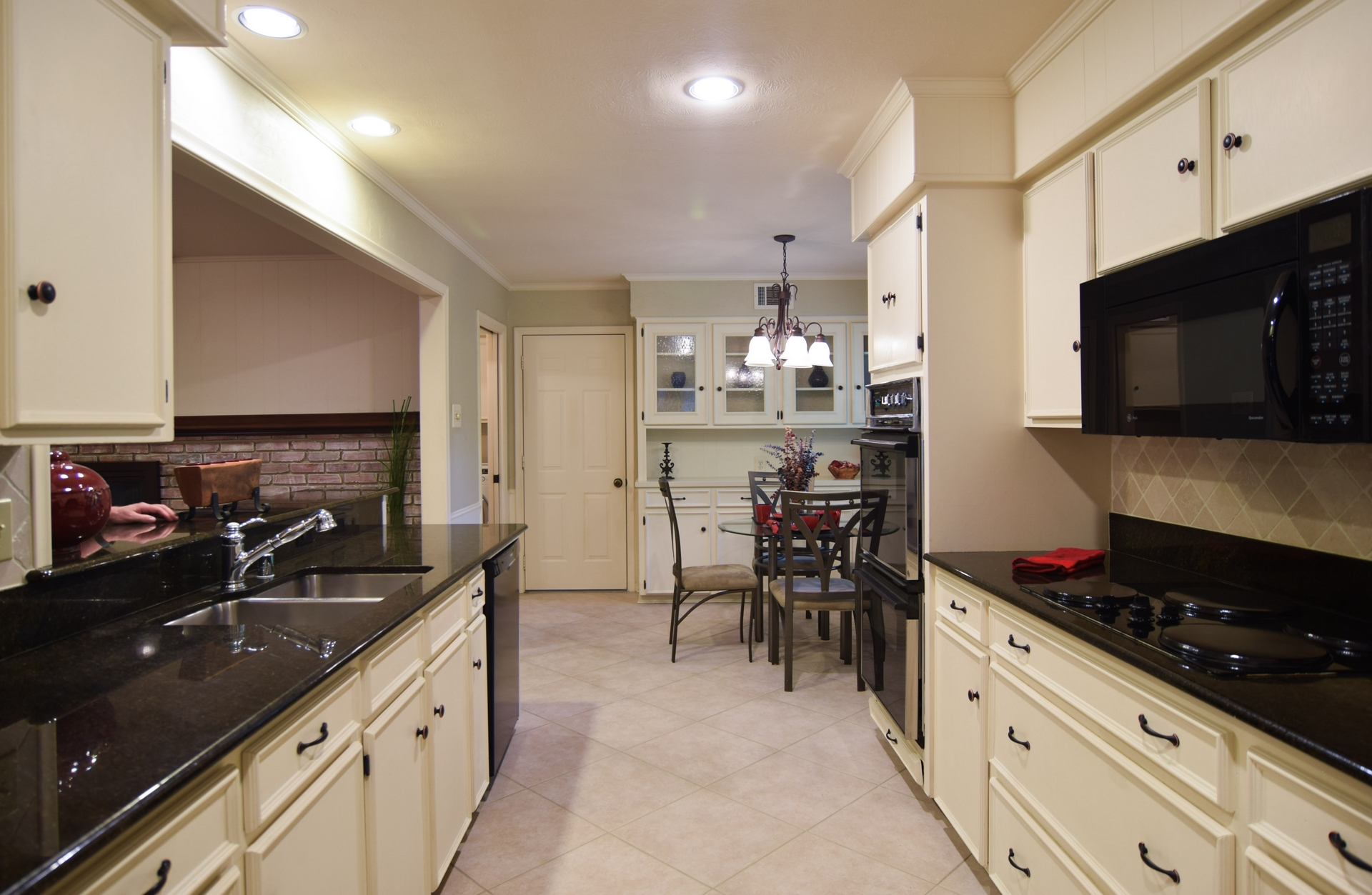 3222 Waldrop Dr Dallas TX 75229 DSC_0029-Kitchen.jpg