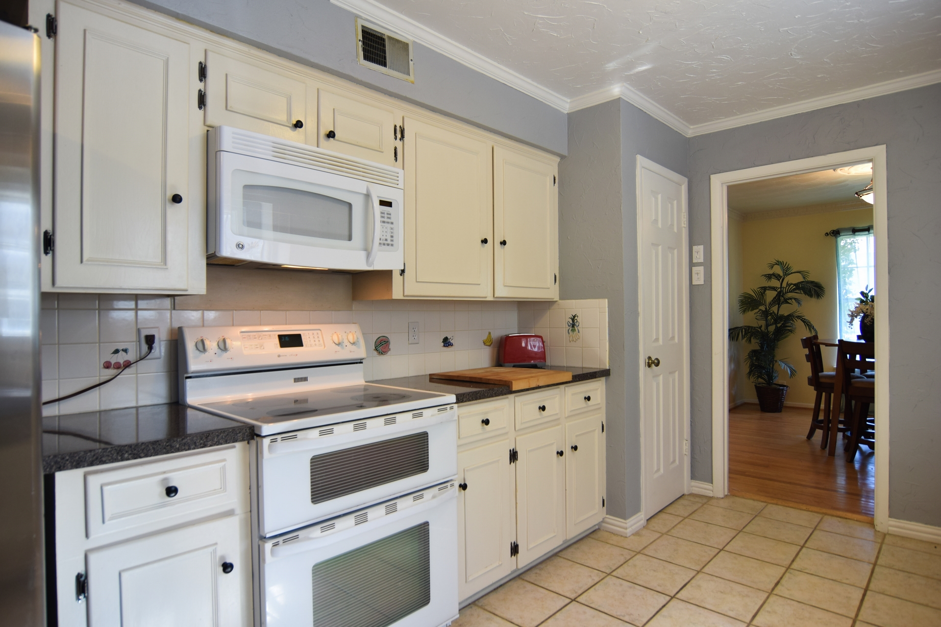 Kitchen Cooking 3235 Timberview Rd Dallas TX 75229.jpg